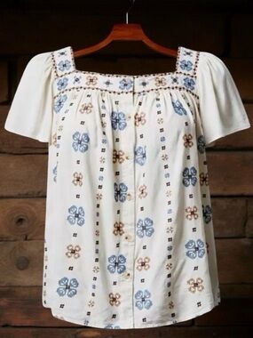 EUC- Beach Linen Eyelet Trimmed Shirt by TORRID